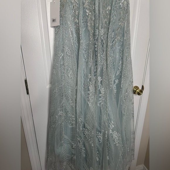 MAC DUGGAL embroidered floral sleeveless A-line gown NWT - Picture 11 of 13